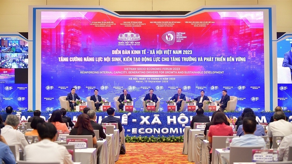 2023年越南经济社会论坛吸引了国内外舆论
