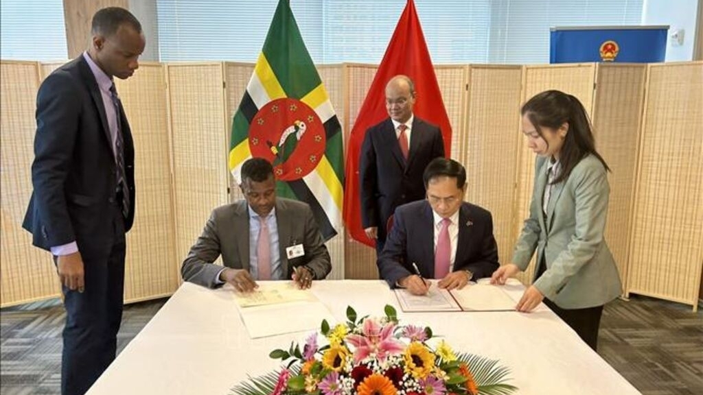 越南与多米尼克签署签署了两国关于持外交护照和公务护照人员互免签证待遇协定