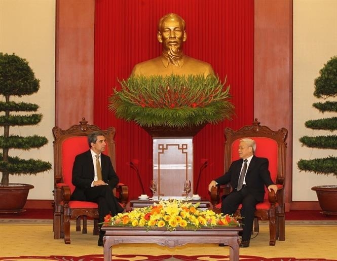 越共中央总书记阮富仲2013年10月8日会见保加利亚总统普利尼里夫(Rosen Plevneliev)。
