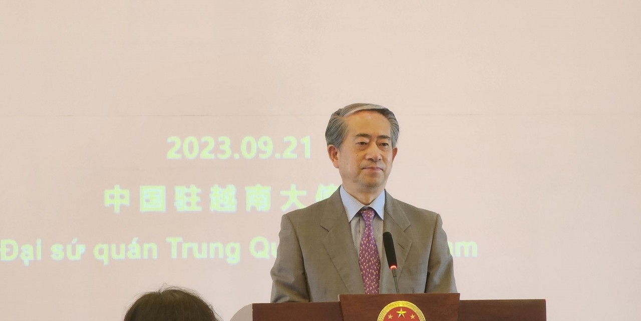 中国驻越南大使熊波发表讲话。
