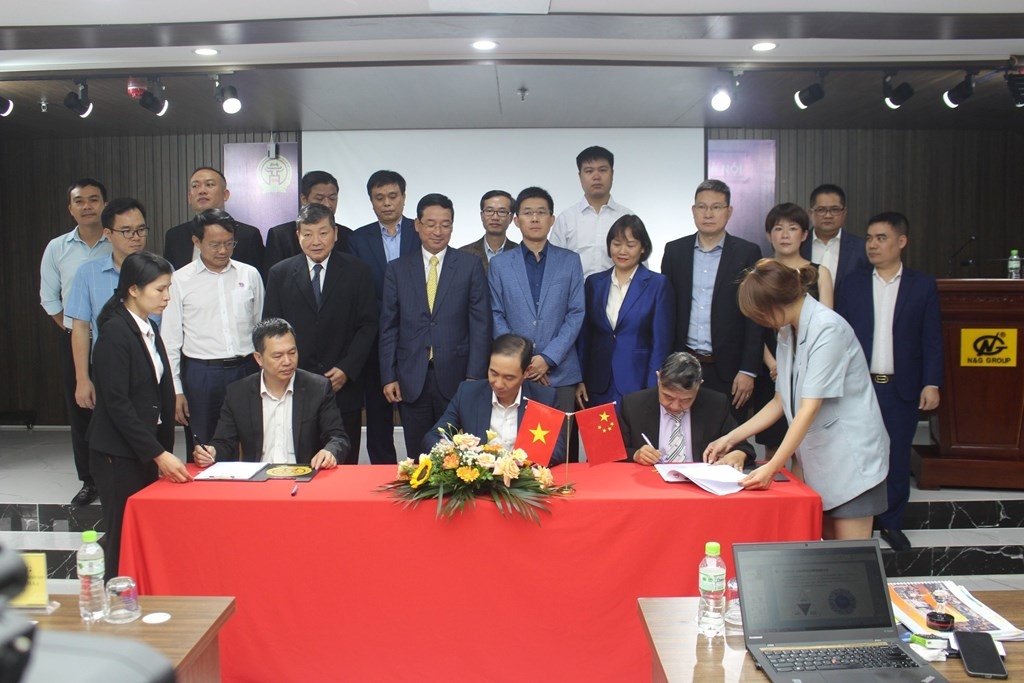 河内配套产业企业协会与N&G集团股份公司和中国上海市企业代表团签署了合作协议。