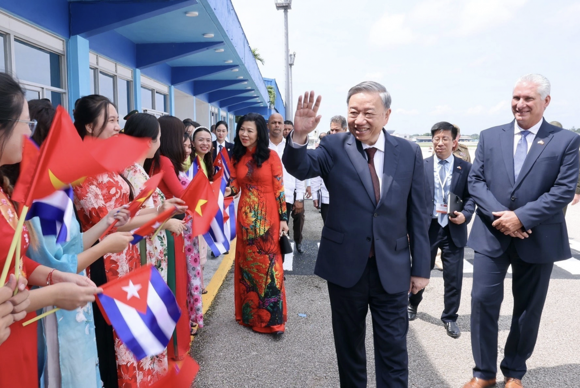 苏林总书记、国家主席和夫人访古。