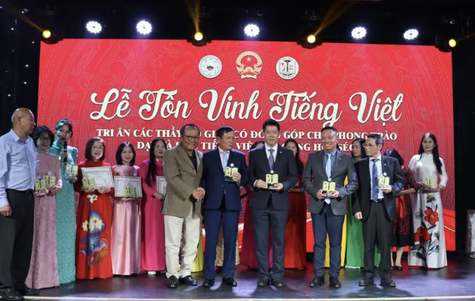 代表们合影