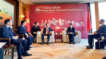 最高人民检察院副检察长陈海君与中国最高人民检察院检察长应勇举行双边会谈