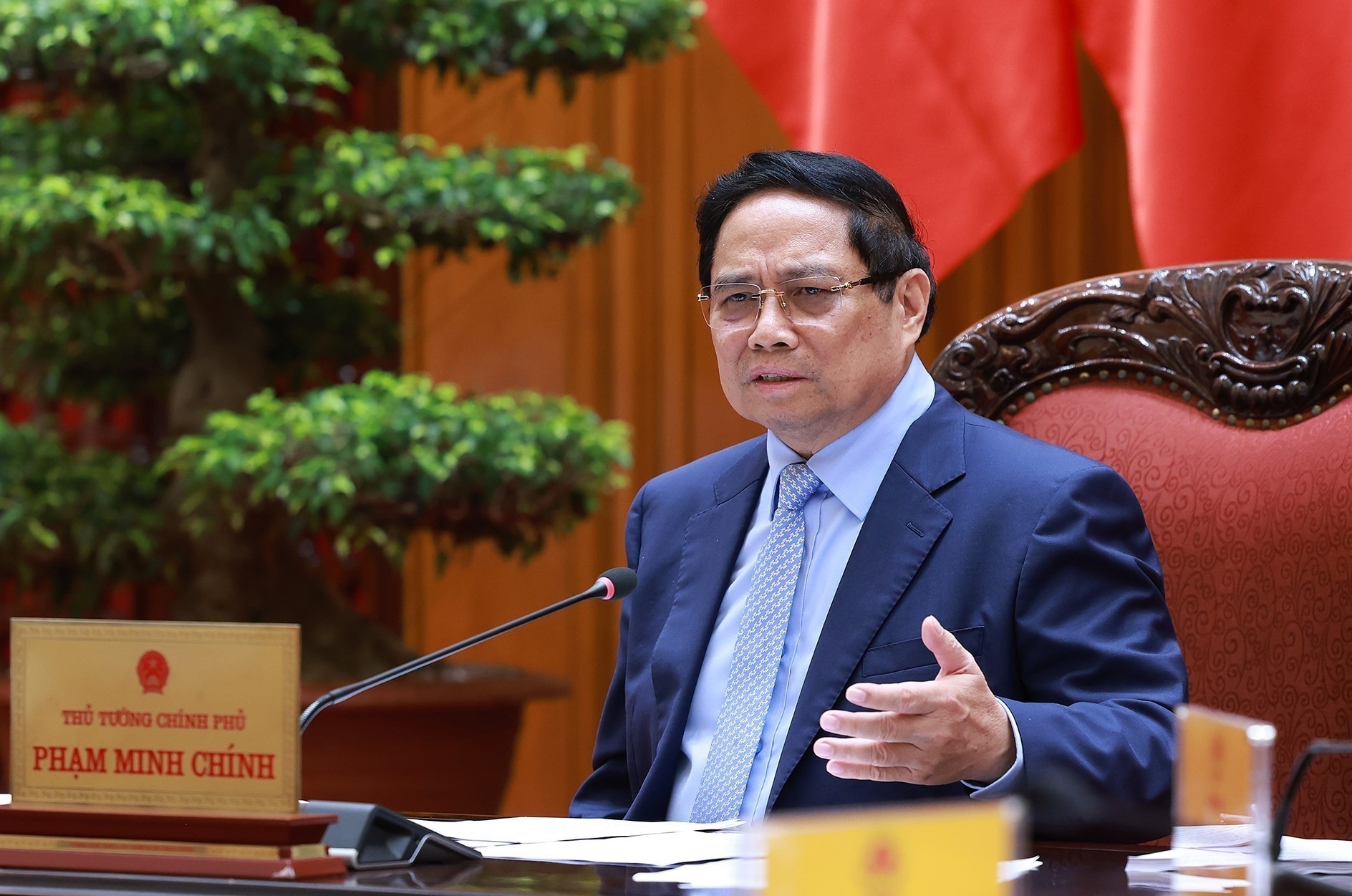 范明政