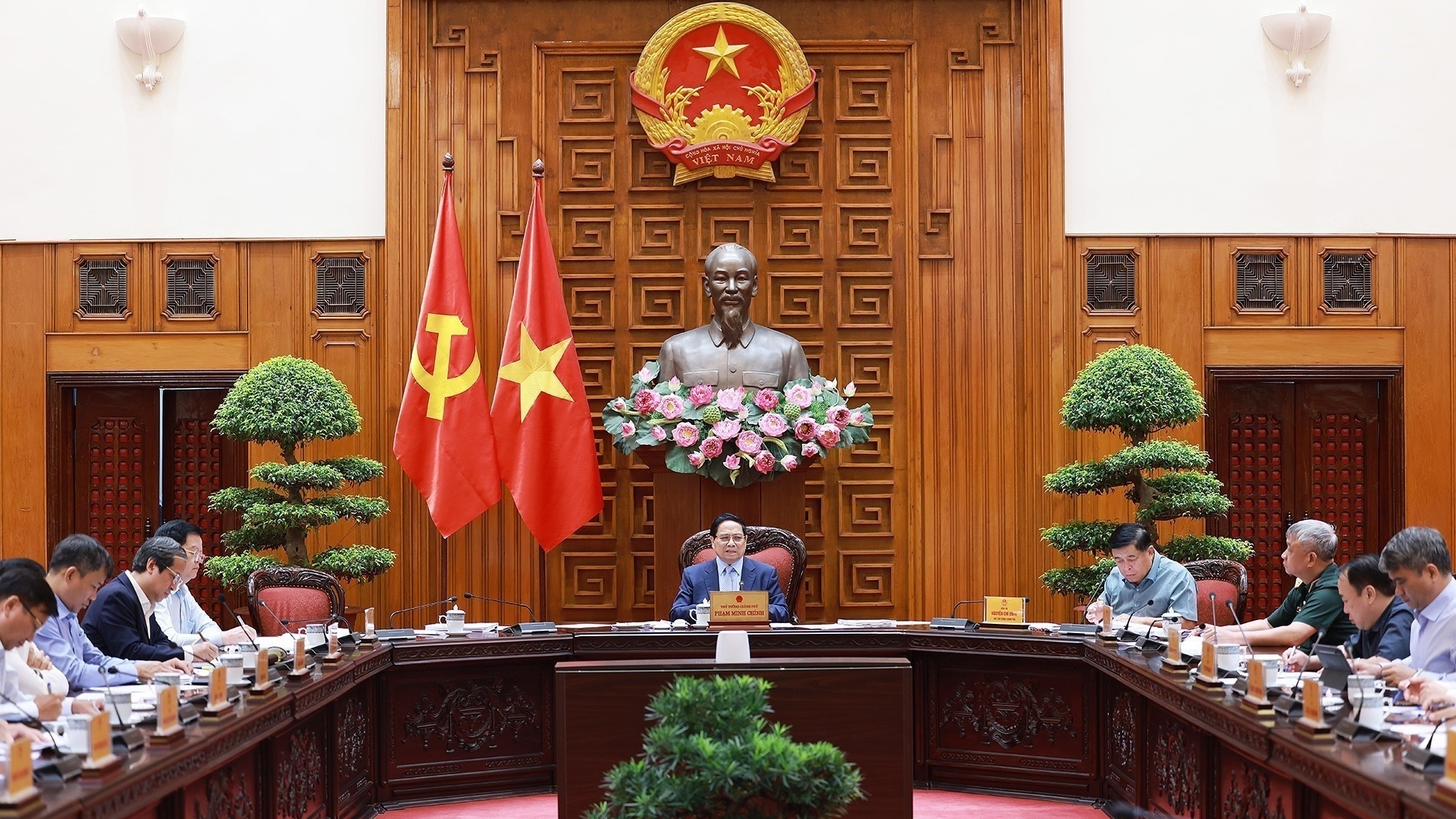越南政府总理范明政：加快推进越中铁路项目建设