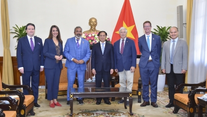 越南外交部部长裴青山会见美国国会众议院议员代表团
