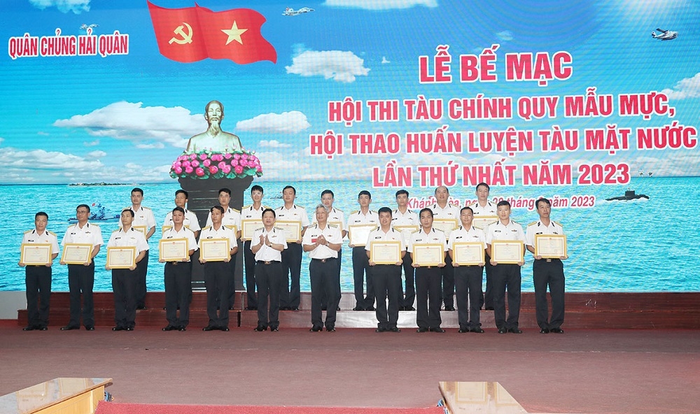 越南海军模范常规舰艇比赛及水面舰艇专业比赛闭幕式暨颁奖仪式。