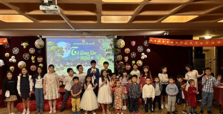旅法越南人协会与越南文化中心联合举办中秋节活动。