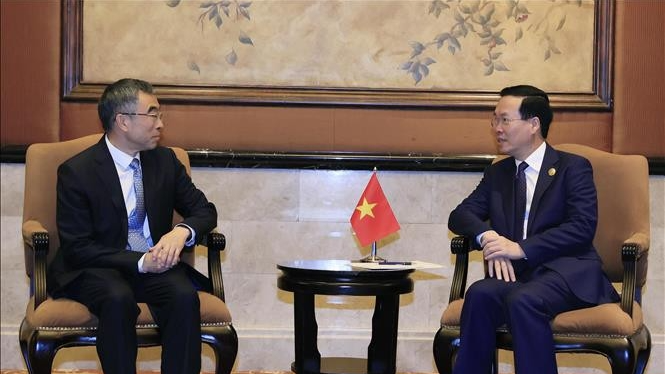 越南国家主席武文赏会见华为技术有限公司董事长梁华。