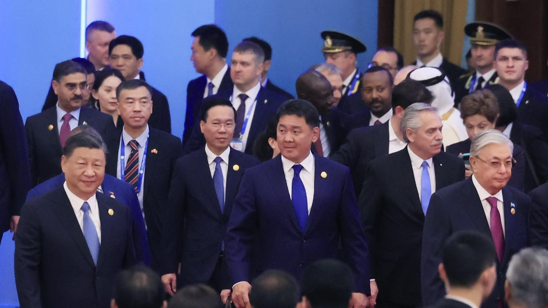 越南国家主席武文赏、中国国家主席习近平及各国领导人出席第三届“一带一路”国际合作高峰论坛开幕式。