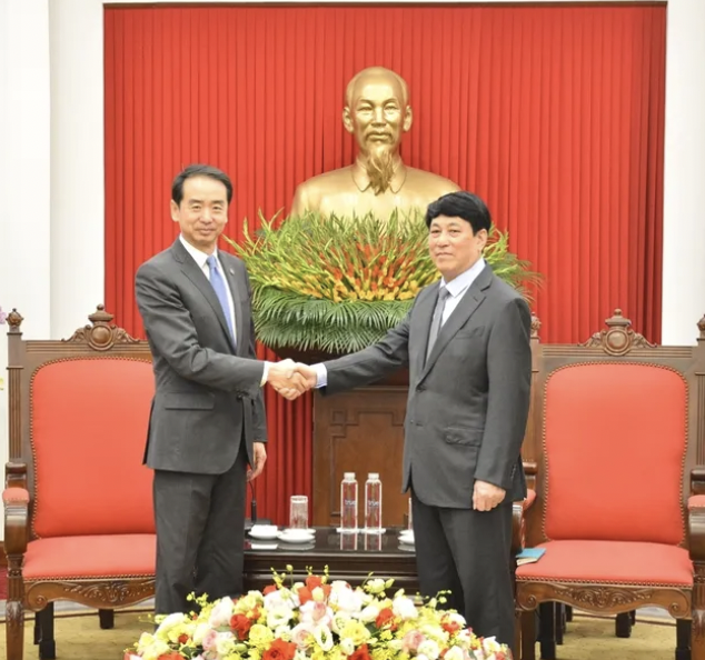 越共中央书记处常务书记梁强会见中国新任驻越大使何炜