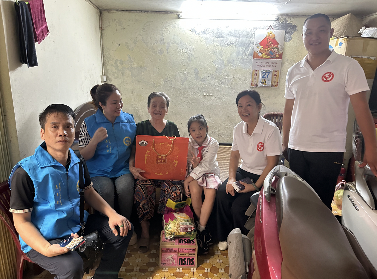 月满河内 爱心跨越国界——第十届 “爱心传递从一个月饼开始” 中秋公益活动在河内举行