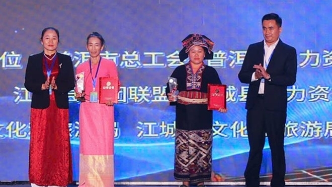 奠边省老族织锦技艺在中国夺得二等奖
