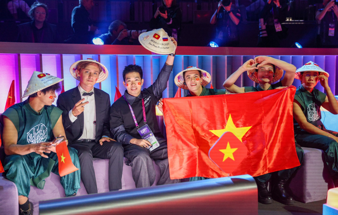 Mikhail Osin: “我无法想象没有越南语的生活” Mikhail Osin: “我无法想象没有越南语的生活”