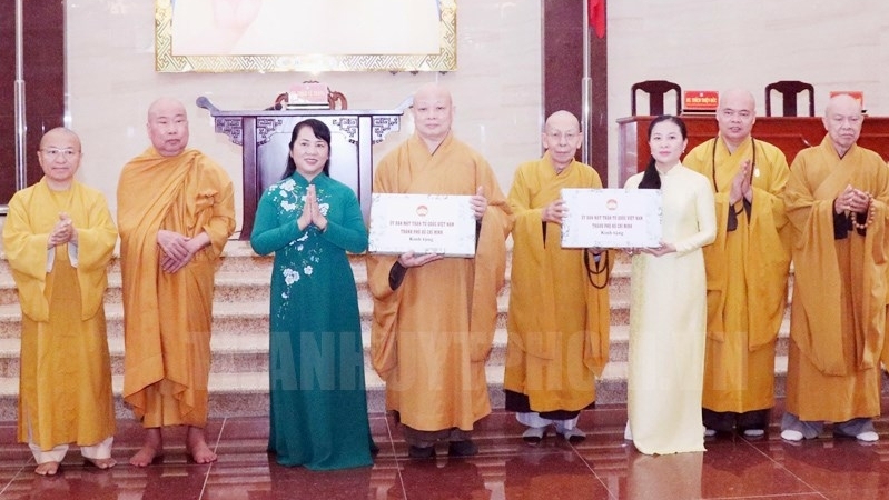 越南佛教一向忠诚于“护国安民 – 与民族并肩同行”的方向和传统
