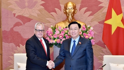 越南国会主席王庭惠会见古巴国务委员会秘书长