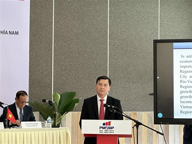 巴地头顿省人民委员会副主席阮公荣在研讨会上发表讲话。图自越通社