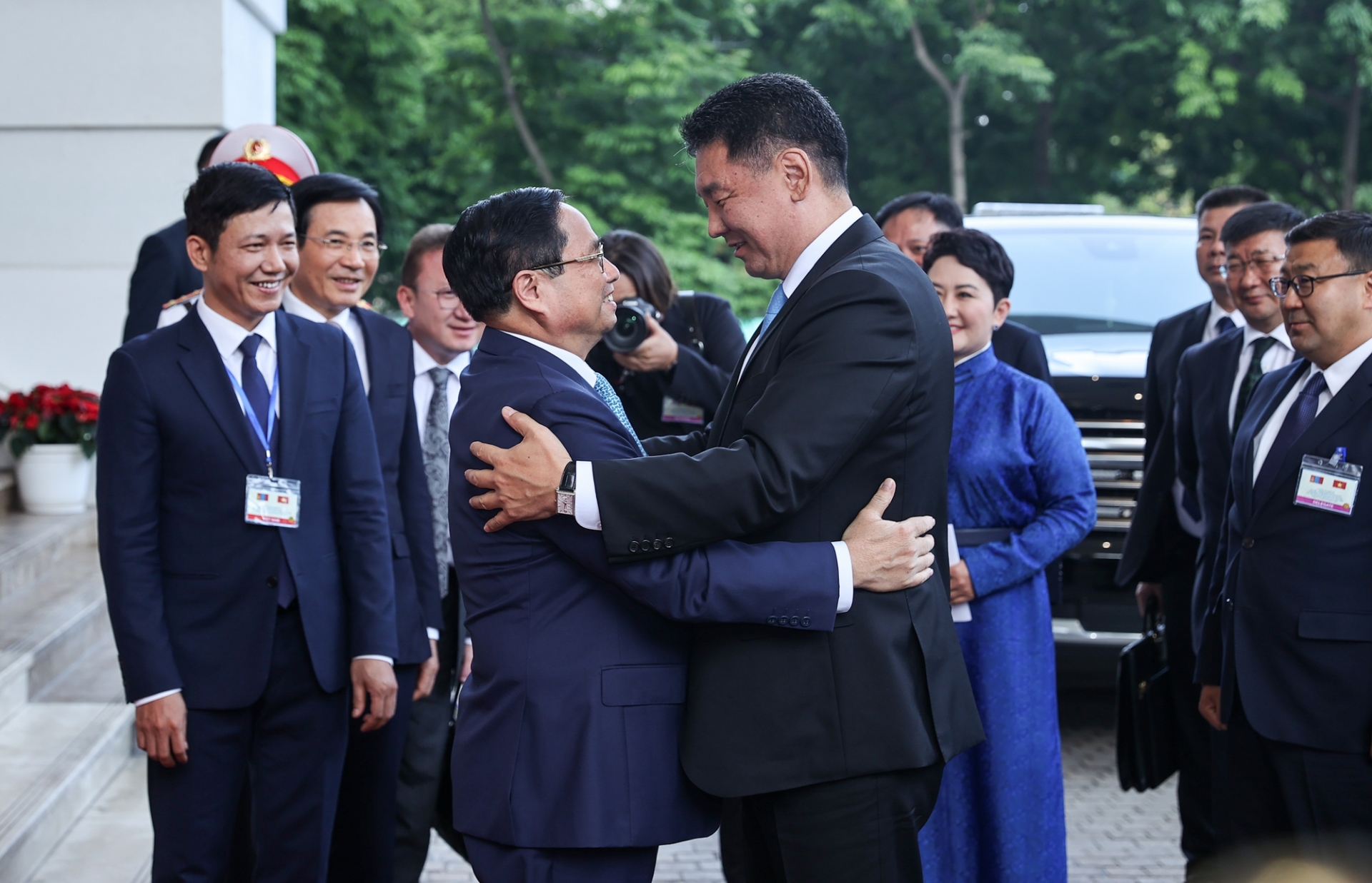 蒙古国总统乌赫那·呼日勒苏赫于11月1日至5日对越南进行国事访问。