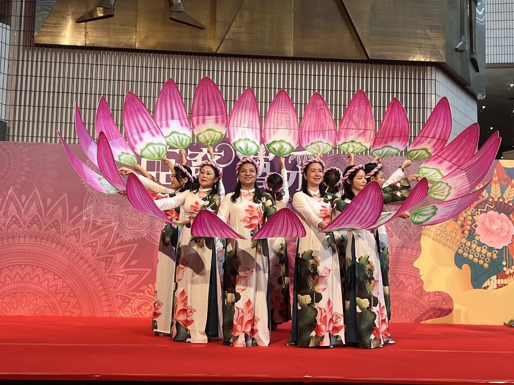 《越南莲花》表演节目。