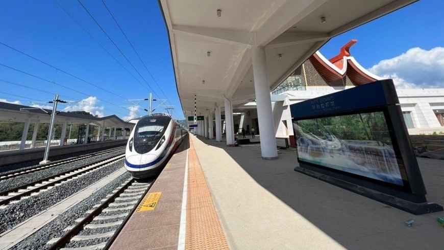 老挝和中国两国首都之间的铁路正式开通