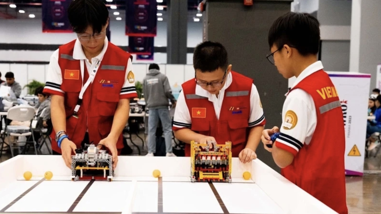 越南学生在世界青少年机器人奥林匹克竞赛中荣获多项奖项