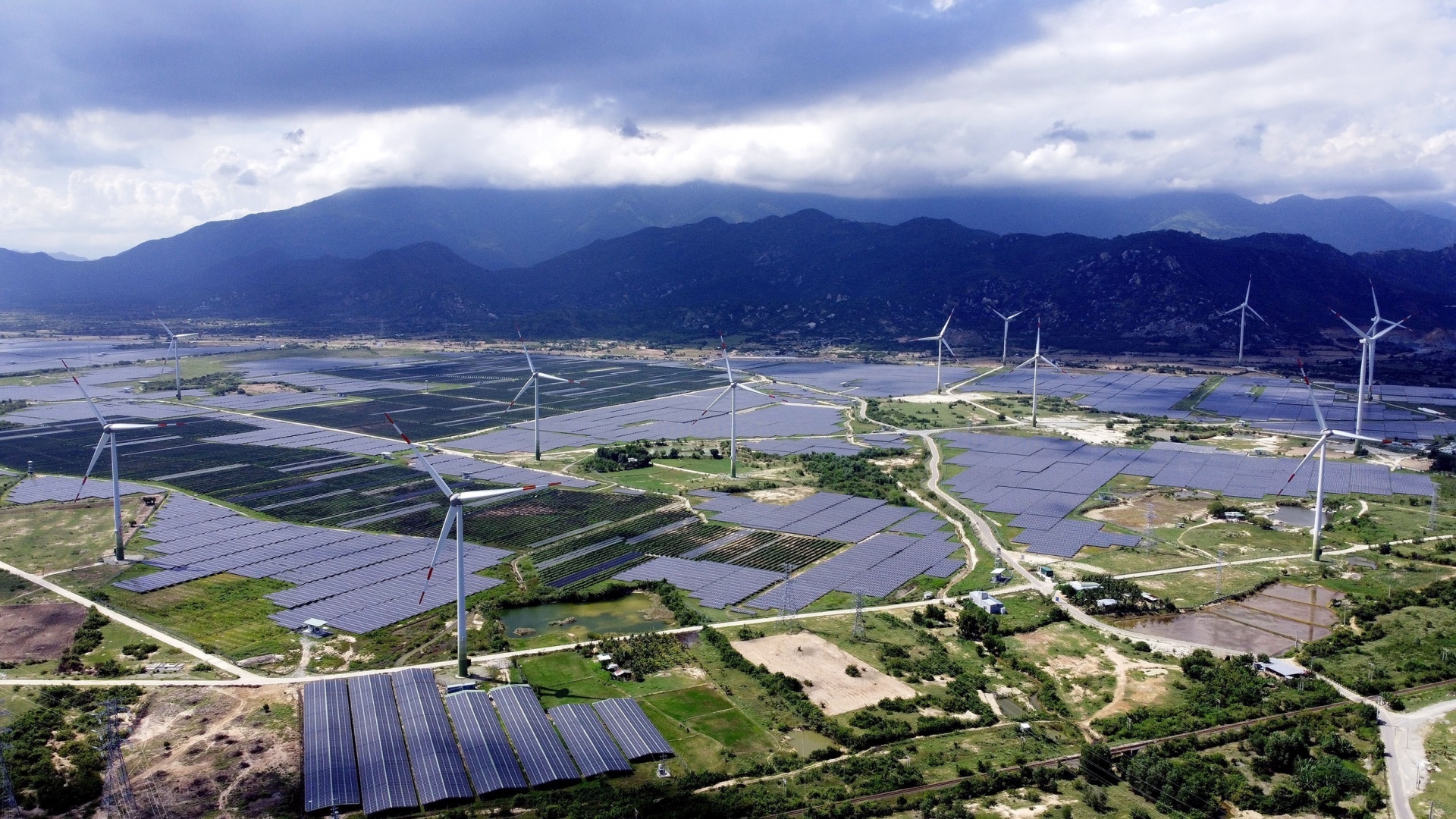 宁顺省顺北县风力发电和太阳能发电综合厂。