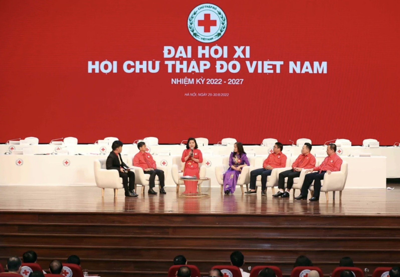 即将在河内举行的第11届亚太地区红十字与红新月国际会议（AP-11）前夕，越南红十字会中央委员会主席裴氏和11月19日会见红十字国际委员会代表团并举行会谈。
