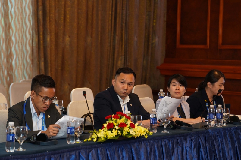 11月14日下午，第41亚洲及太平洋惩教首长会议（APCCA 41）讨论结束后，会议主题委员会与中国香港、越南、中国、新加坡、印度尼西亚、日本、马来西亚代表团成员举行会议，选定了在中国香港举行的 APCCA 2024 的主题。据此，代表们建议选择会员感兴趣的主题，确保主题的多样性，如：有关反映战略、协作、管理和人事方面的主题；基础设施；囚犯改造和管理技术；安全和应急管理； 康复和重返社会；社区改革等，这将是其他司法管辖区分享绿色监狱优势和获得支持的经验的机会。这将是一个向他们学习的机会，并了解什么样的设计可能最适合“环保”目的。代表们还提议利用技术来管理和改造罪犯。在拘留、康复和囚犯管理中应用先进技术；开发数字人力资源以满足监狱工作需求。关于安全和应急管理，代表们表示，有必要减少监狱暴力，以确保安全拘留并确保有效的戒毒治疗服务。加强服刑人员医疗保健，保障监狱环境卫生，提高应对传染病、流行病的能力。