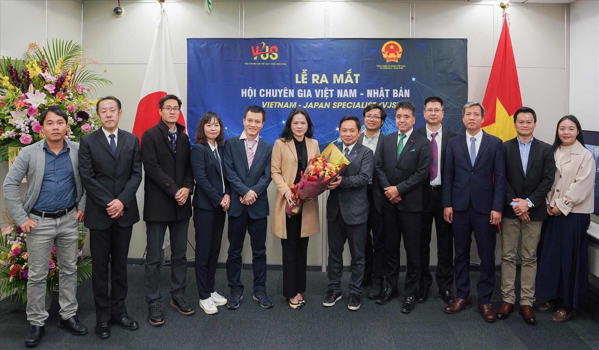 11月25日，越日专家协会(VJS)亮相仪式在越南驻日本福冈总领事馆驻地举行。