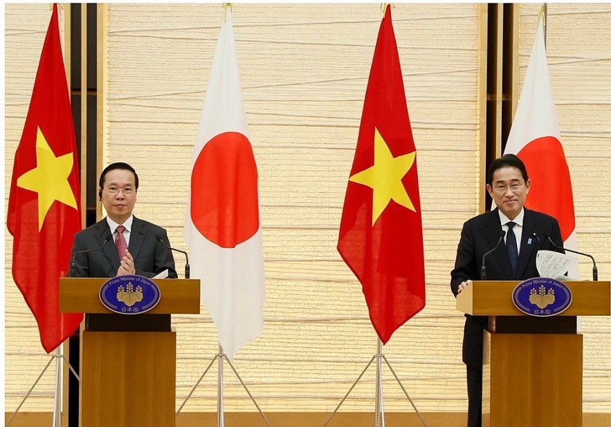 越南国家主席武文赏与日本首相岸田文雄共见记者 。