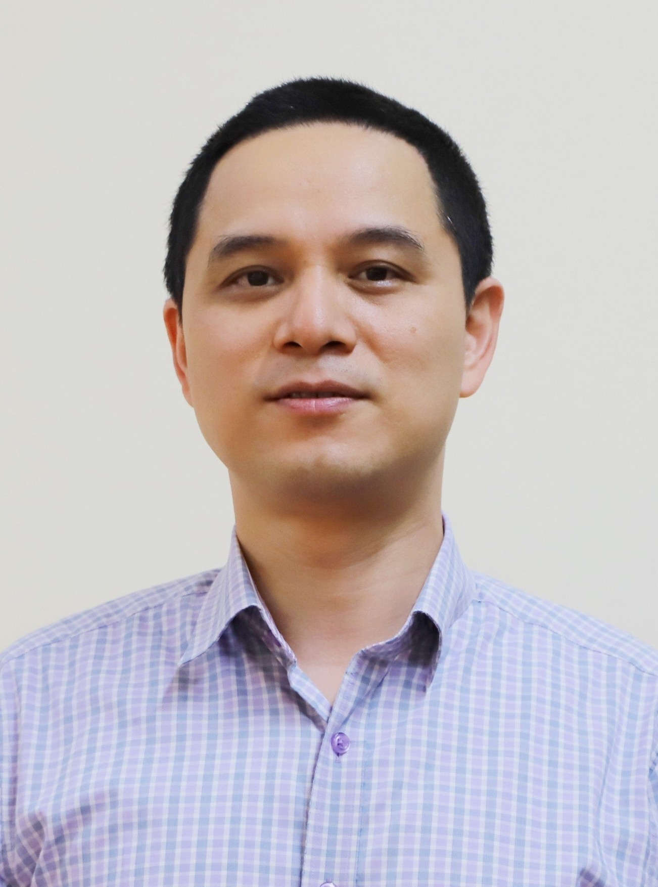 越南社会科学翰林院副院长谢明俊副教授、博士
