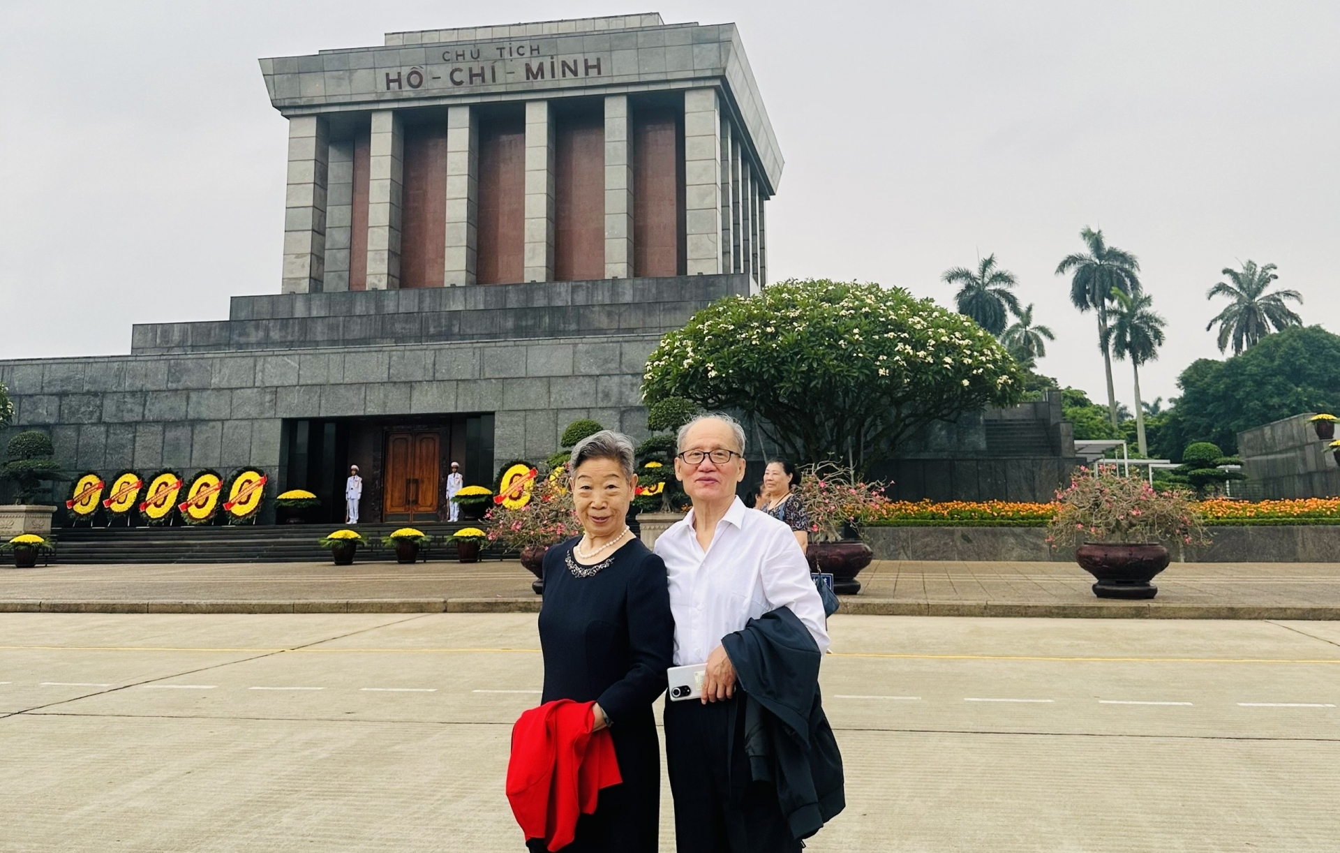 民间外交工作人员是巩固越中友谊的纽带