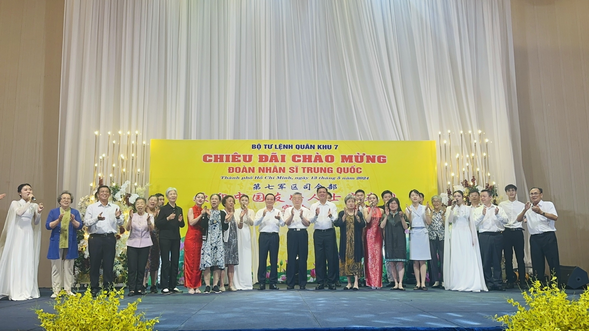民间外交工作人员是巩固越中友谊的纽带