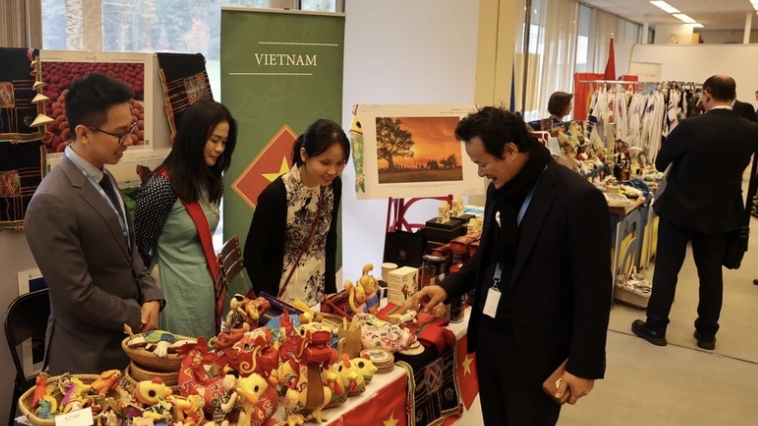 越南在联合国国际义卖活动展示其人道主义承诺