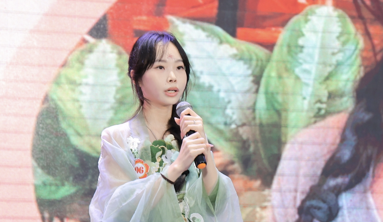 中国女生荣获越南语演讲比赛一等奖