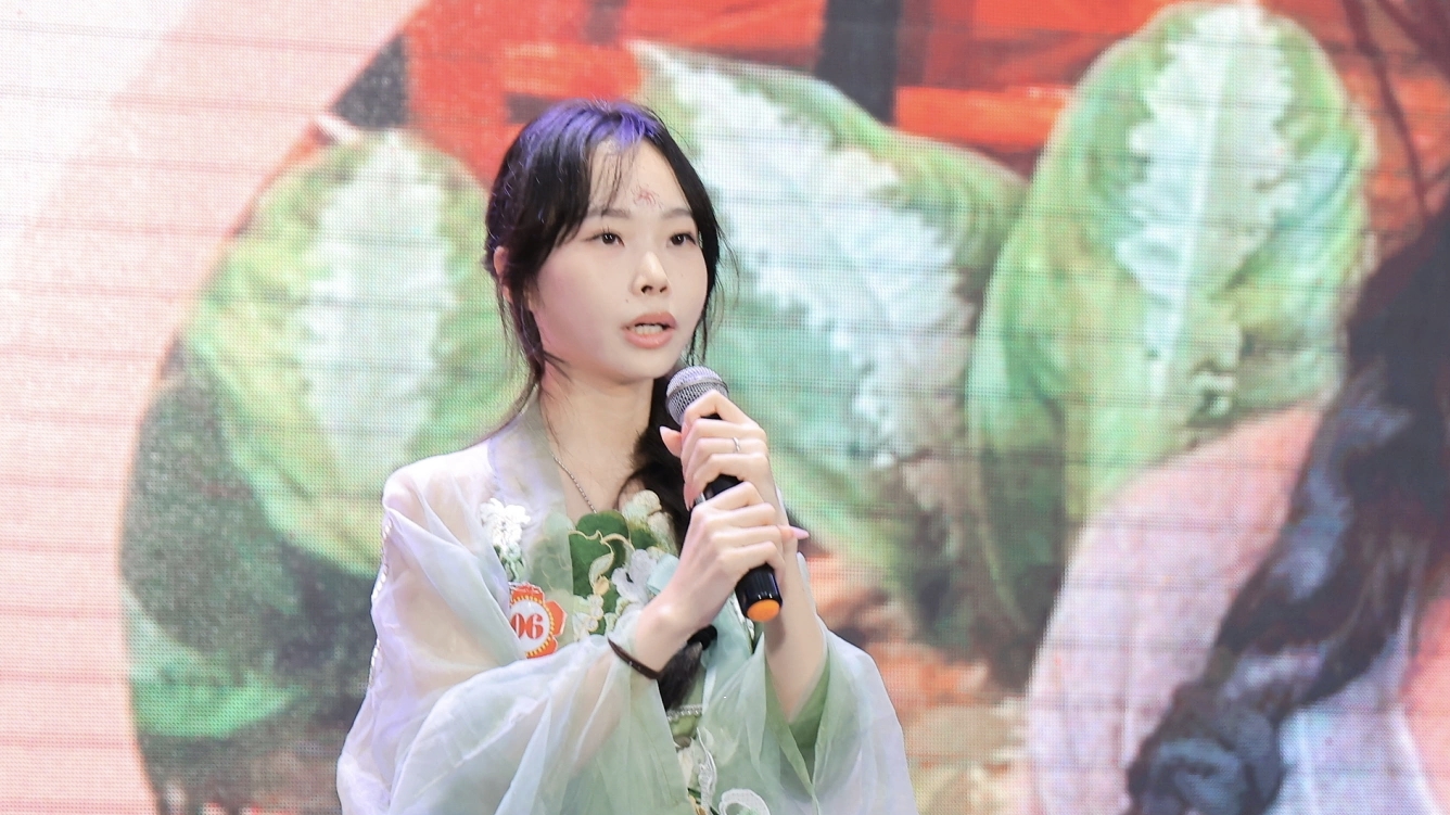 中国女生荣获越南语演讲比赛一等奖