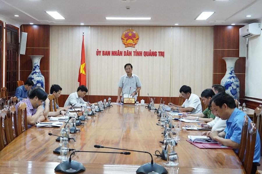 省人民委员会常务副主席黄南在会议上发言。 省人民委员会常务副主席黄南在会议上发言。