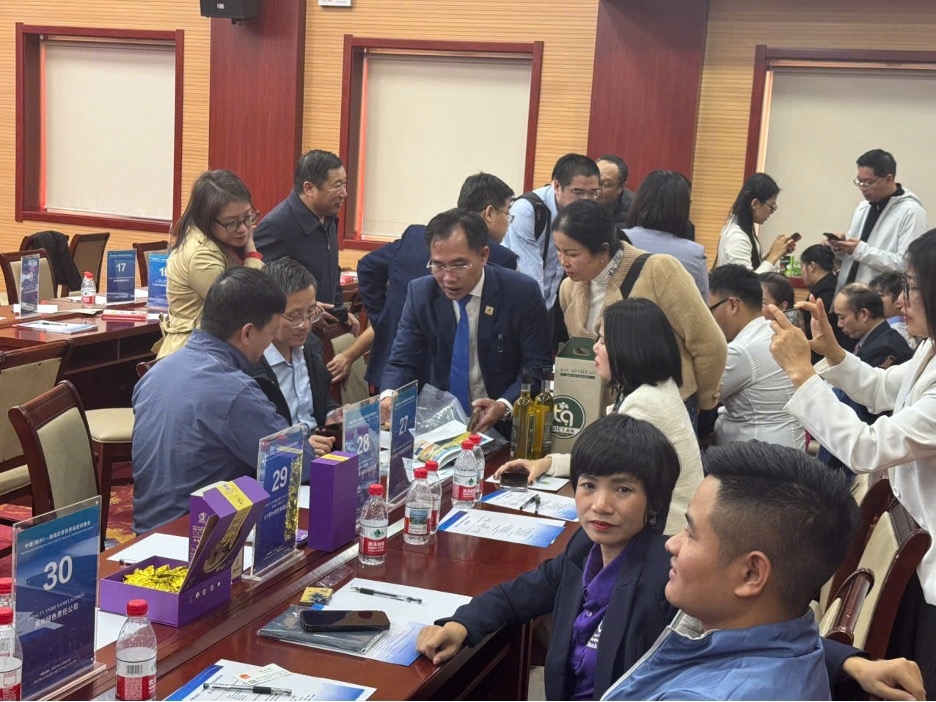 越南-中国企业进行贸易对接。 越南-中国企业进行贸易对接。