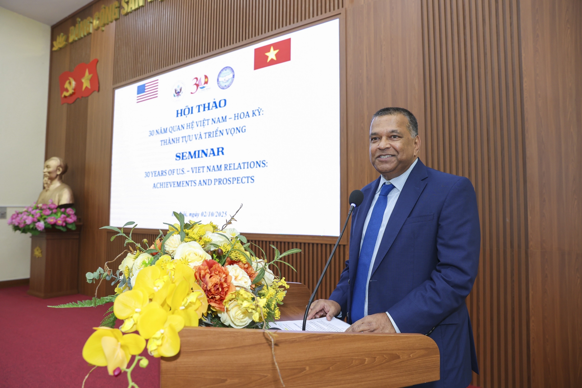 位于华盛顿(美国)的东西方中心副主席萨图·利马耶先生。(图:丁和) 位于华盛顿(美国)的东西方中心副主席萨图·利马耶先生。(图:丁和)