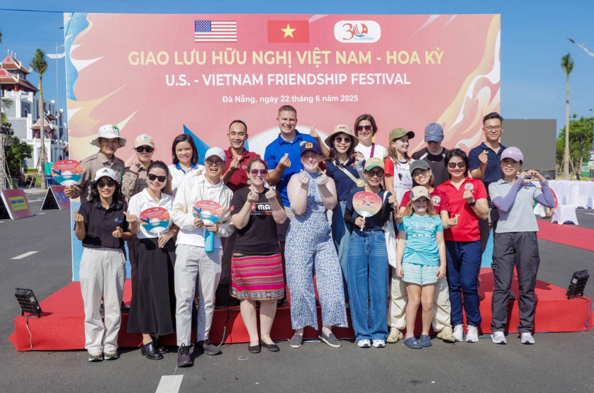 和平树越南组织参加2025年6月22日在岘港市举行的越南-美国友好交流活动。（图：和平树越南组织）