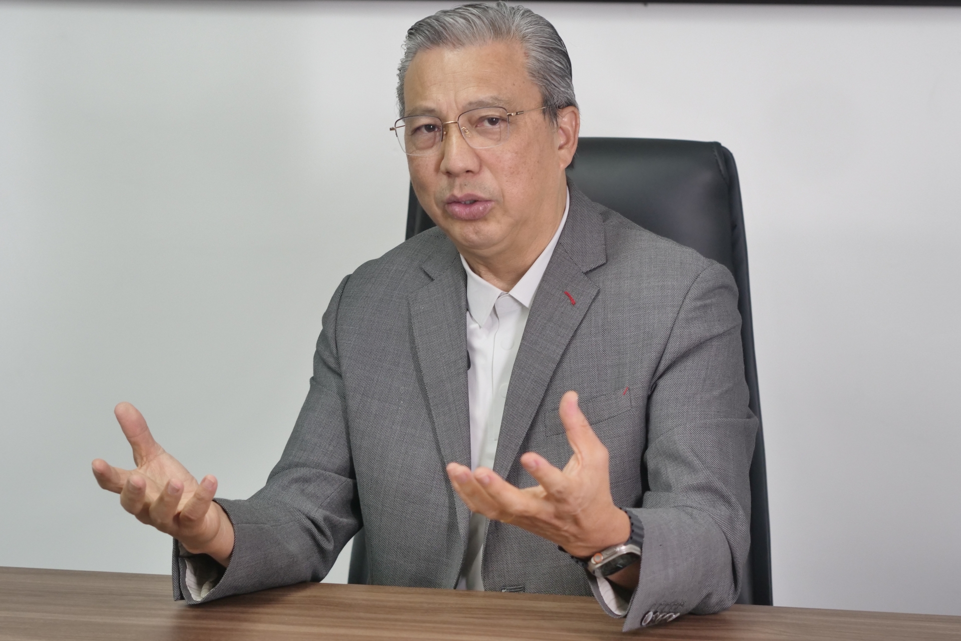 马来西亚前交通部长、前卫生部长，现任马华公会总会长丹斯里廖中莱