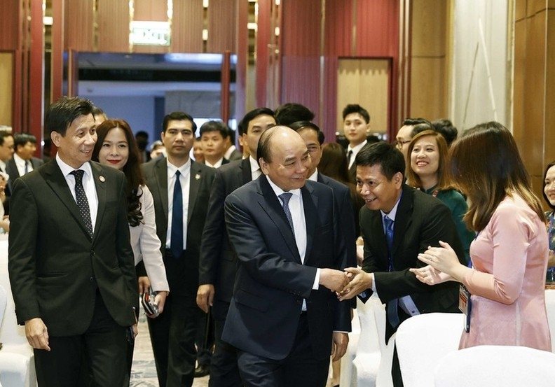 阮春福主席会见越南驻东盟代表团和大使馆人员以及旅印越南人社团代表。图自越通社