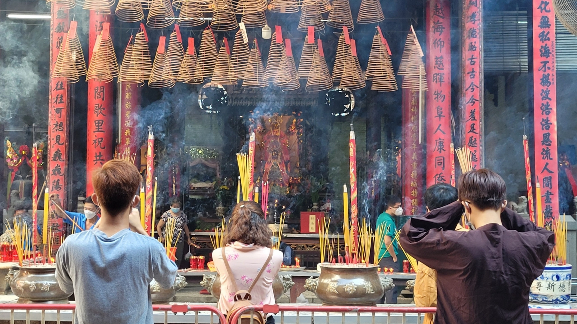 越南人的美好习俗——年初去寺庙烧香祈福