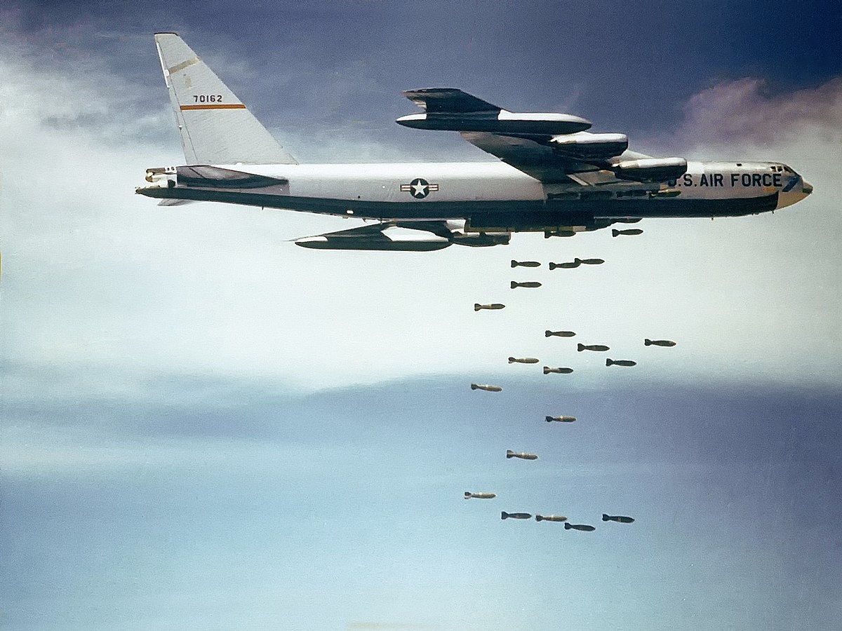 美军B-52轰炸机。