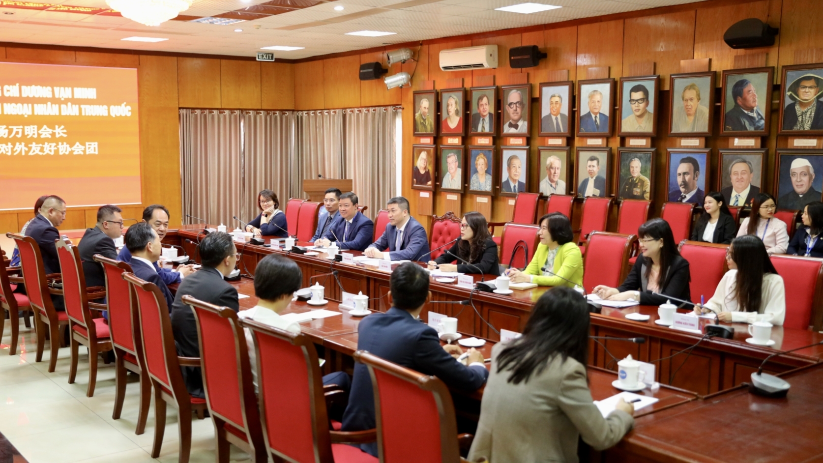 越南友好组织联合会与中国人民对外友好协会加强民间外交的合作