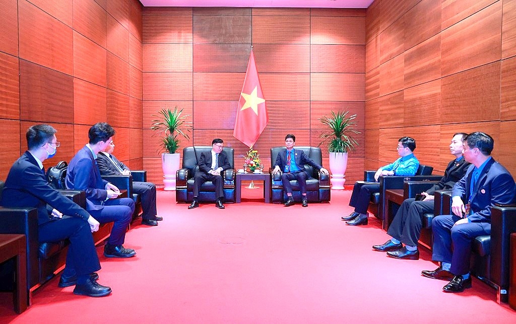 会见中国全国工会代表团的场景。