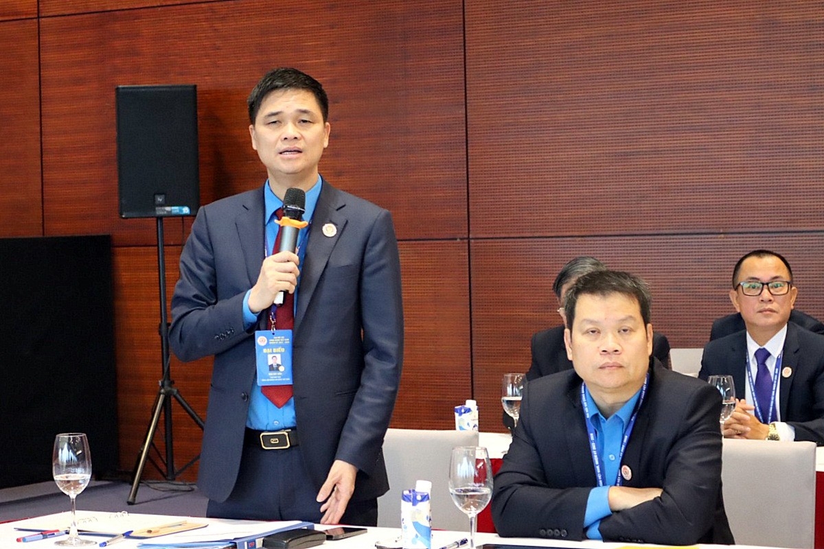 越南劳动总联合会副主席吴维孝先生主持了讨论环节。