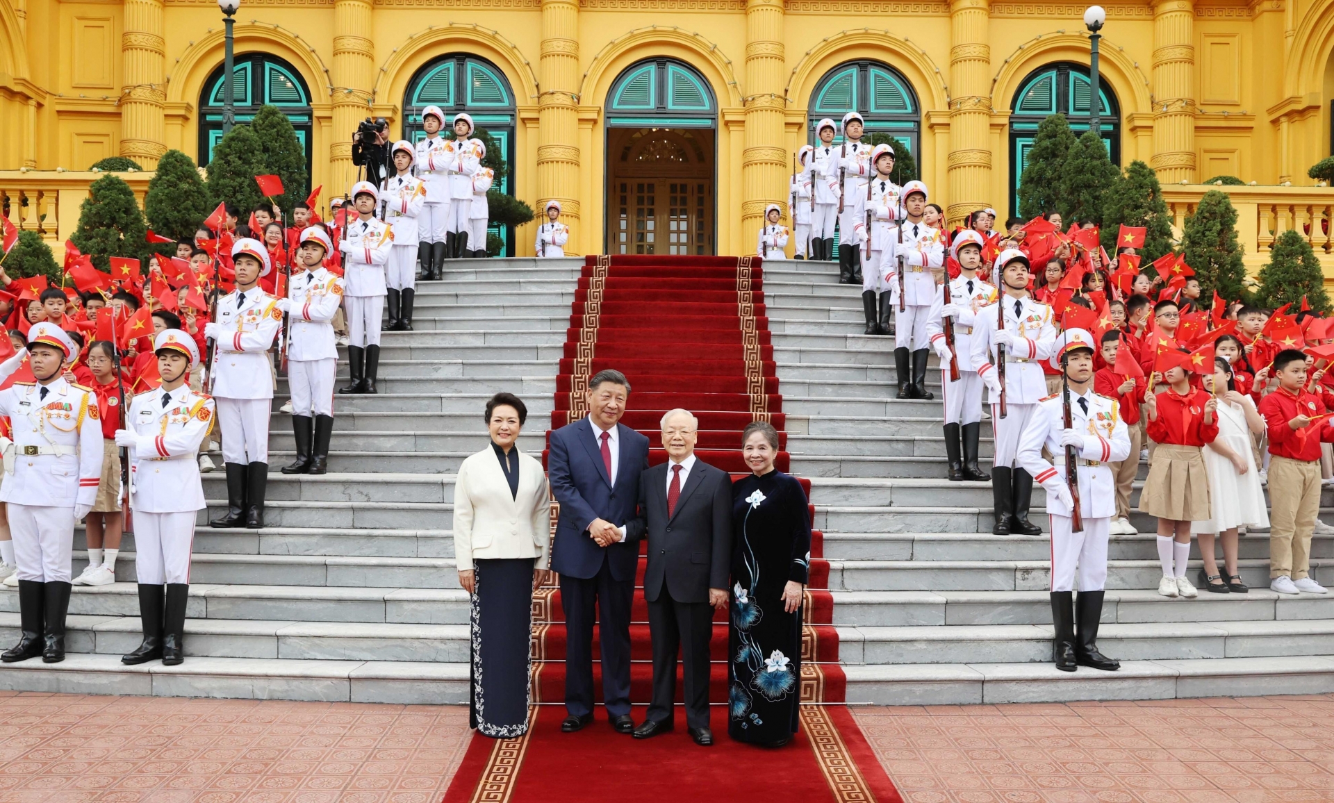 越共中央总书记阮富仲主持仪式 欢迎中共中央总书记、中国国家主席习近平到访。