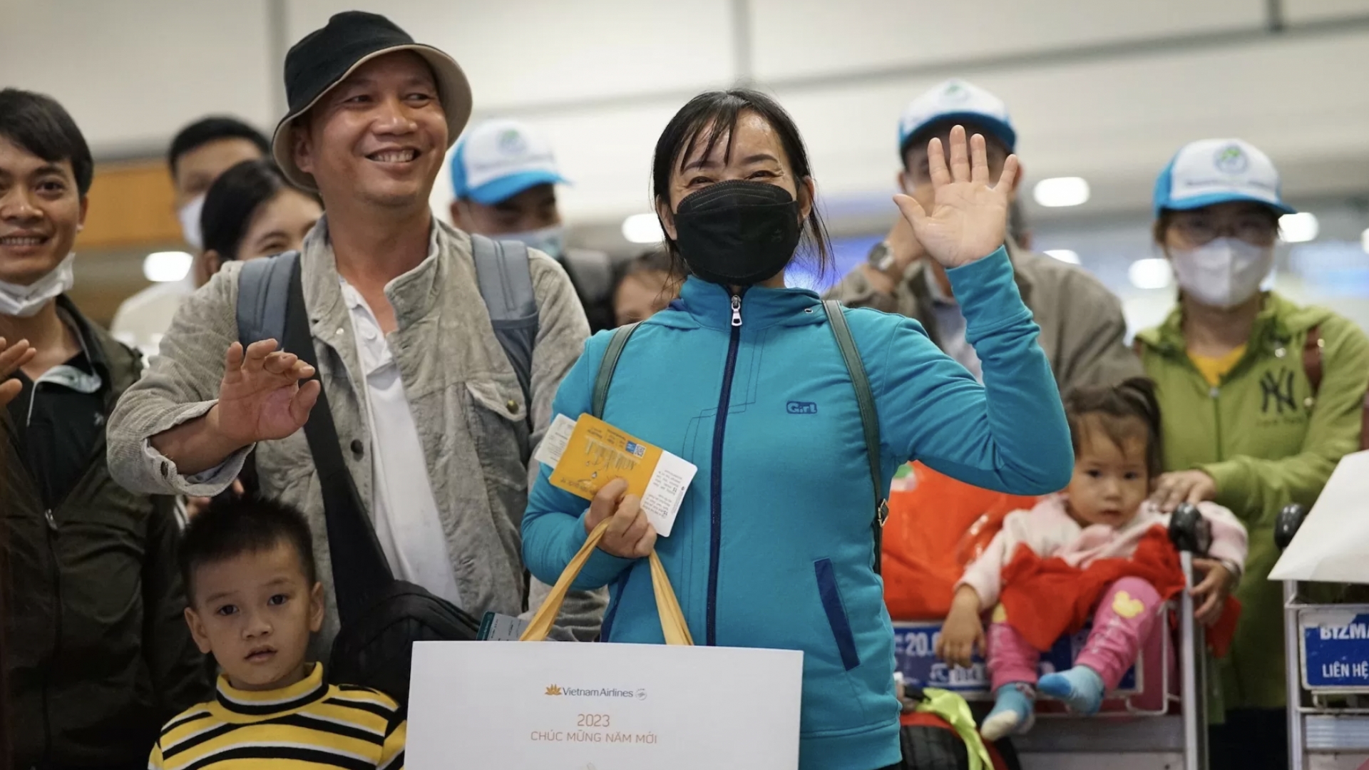 共筑春节：为越南工人送温暖